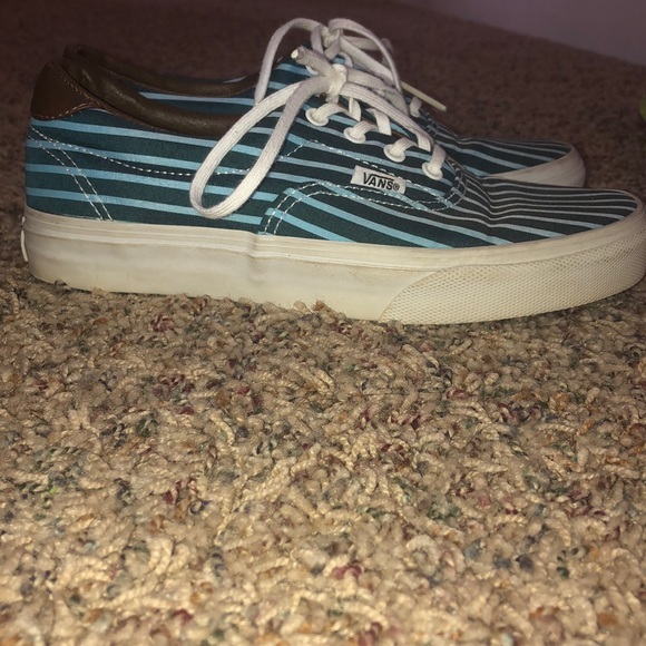 VANS - Picture 2 of 6